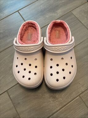 CROCS Cozy Lined Clog in Pale Pink